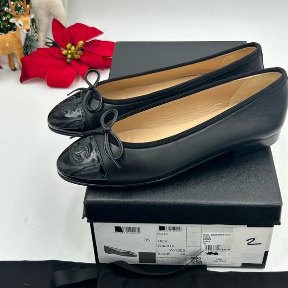 Women’s Chanel leather cap toe ballet flats size 35 made in Italy - Picture 8 of 12